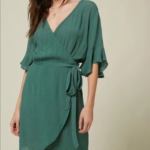 Small O’Neill emerald green wrap dress